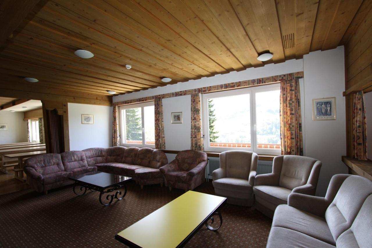 Jugendhotel Alpina Седрун Екстериор снимка